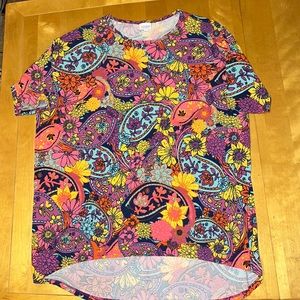 🎁 LuLaRoe “Irma” top L lovingly worn